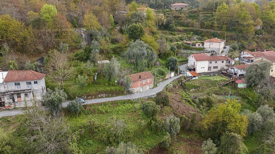 Moradia T3 para Venda em Bouro (Santa Maria) Foto 4