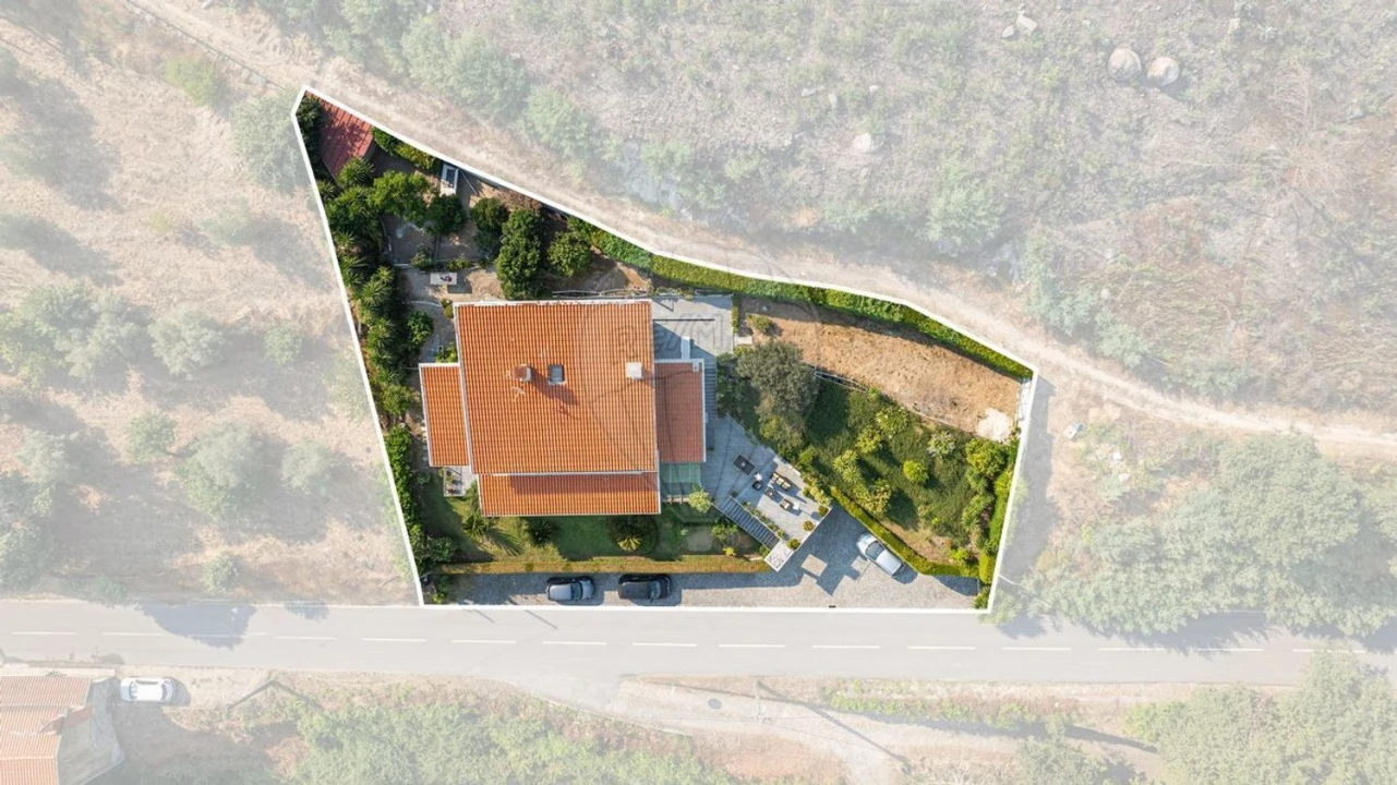 Moradia T3 para Venda em Gonça Foto 2