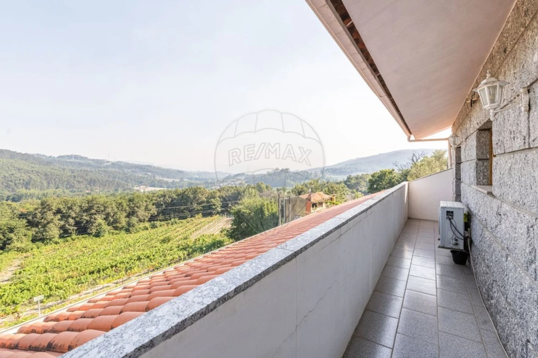 Moradia T3 para Venda em Gonça Foto 24