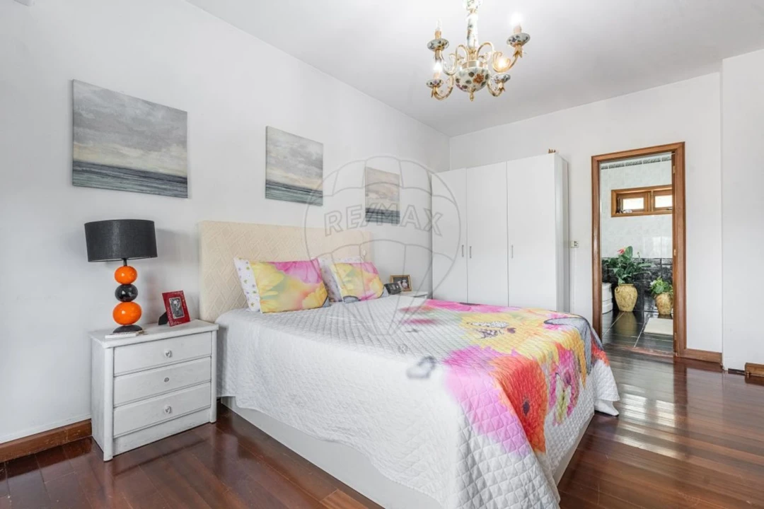 Moradia T3 para Venda em Gonça Foto 26