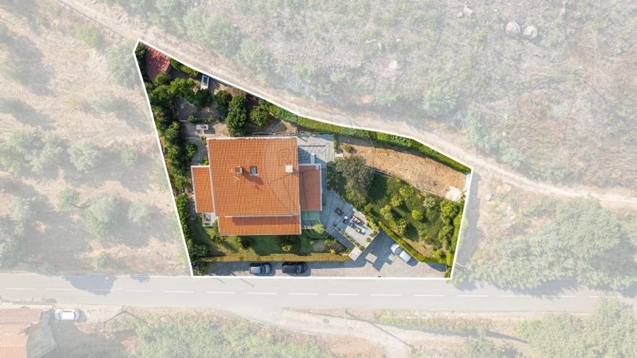 Moradia T3 para Venda em Gonça Foto 2