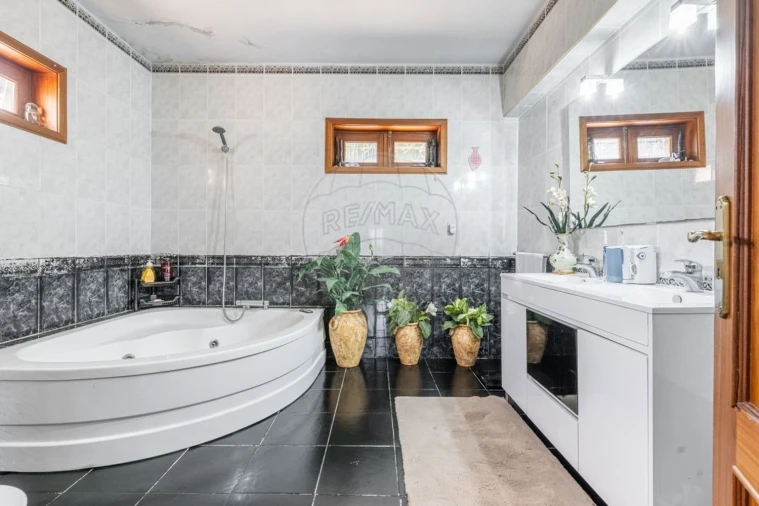 Moradia T3 para Venda em Gonça Foto 27