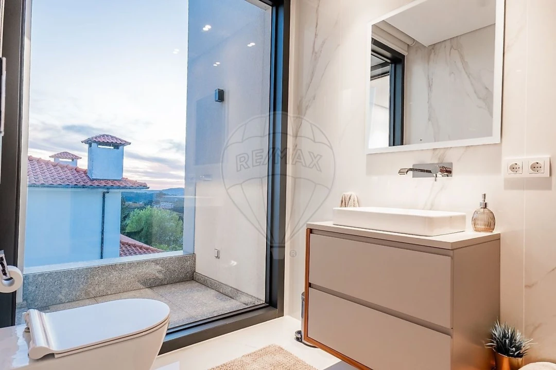 Moradia T4 para Venda em Creixomil Foto 16