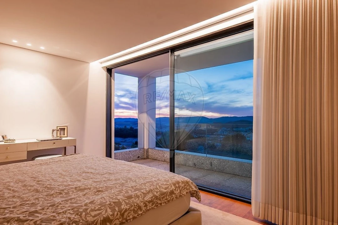 Moradia T4 para Venda em Creixomil Foto 28