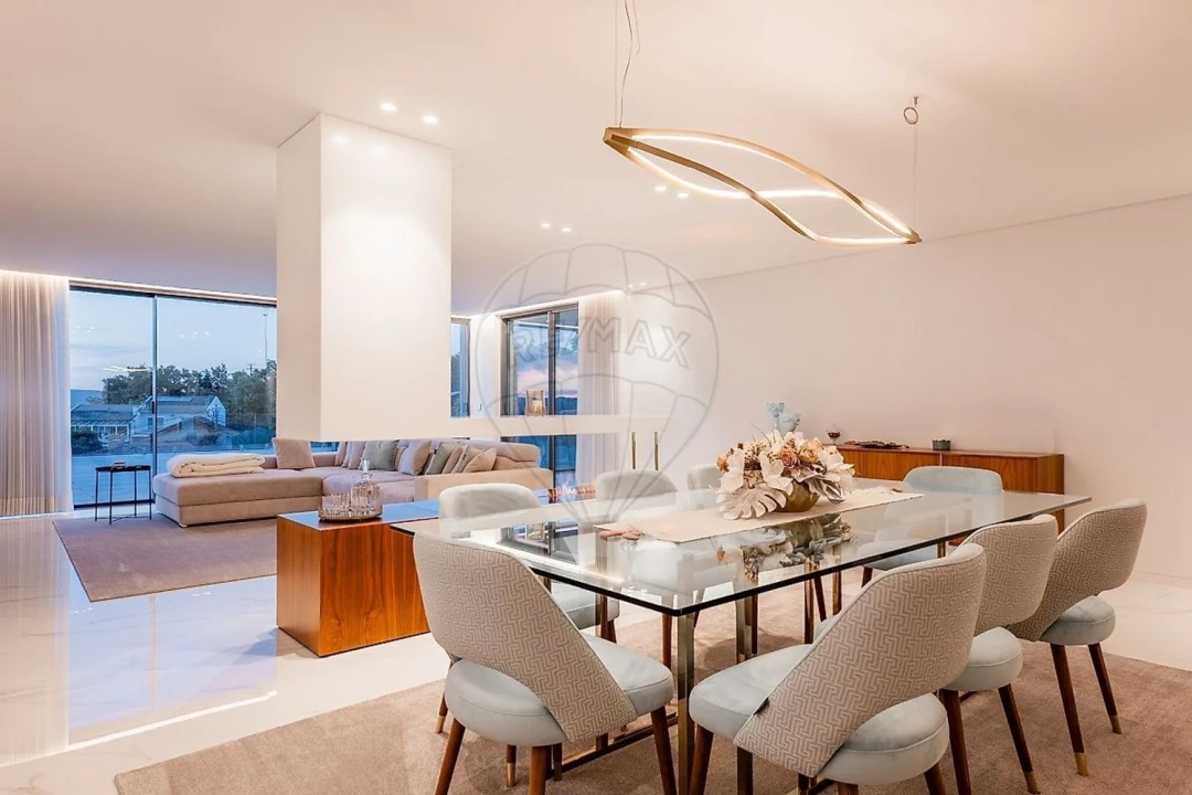 Moradia T4 para Venda em Creixomil Foto 3