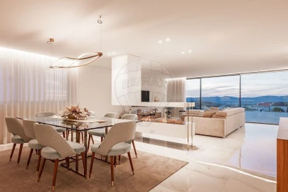 Moradia T4 para Venda em Creixomil