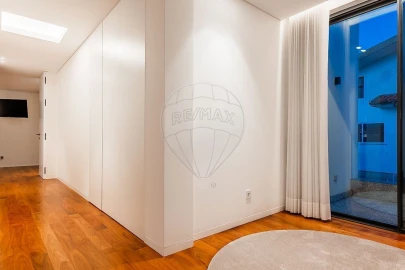 Moradia T4 para Venda em Creixomil