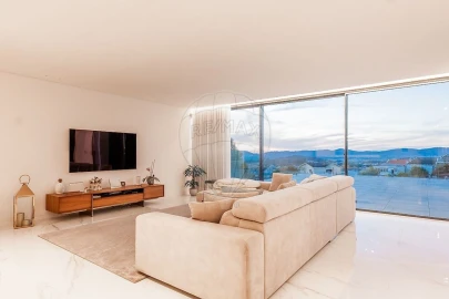 Moradia T4 para Venda em Creixomil