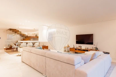 Moradia T4 para Venda em Creixomil