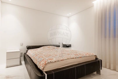 Moradia T4 para Venda em Creixomil