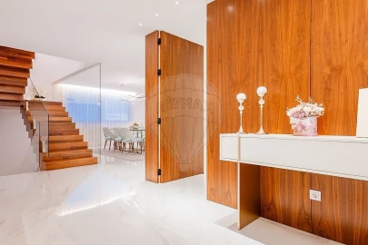 Moradia T4 para Venda em Creixomil