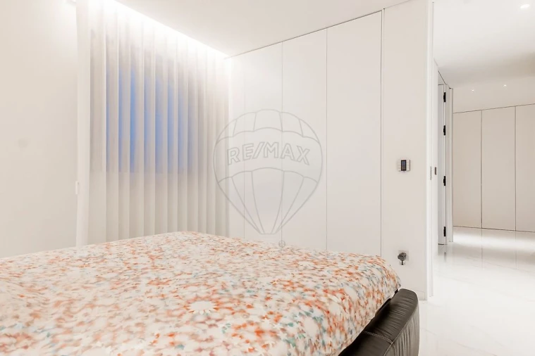 Moradia T4 para Venda em Creixomil Foto 8