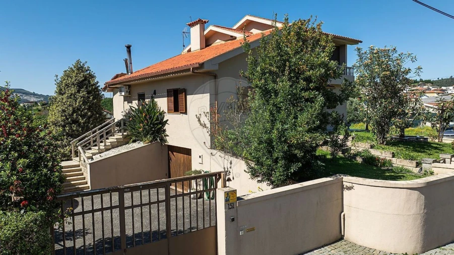 Moradia T4 para Venda em Galegos Foto 4