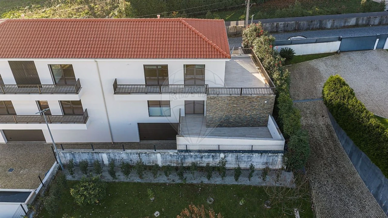 Moradia T3 para Venda em Idães Foto 3