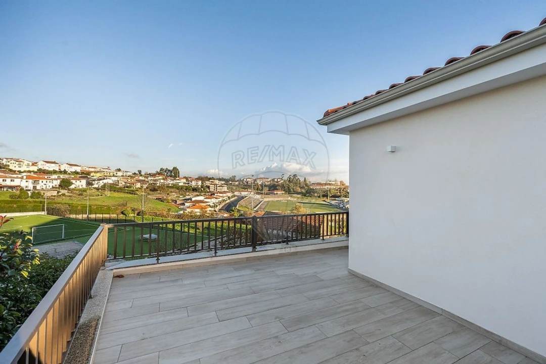 Moradia T3 para Venda em Idães Foto 30