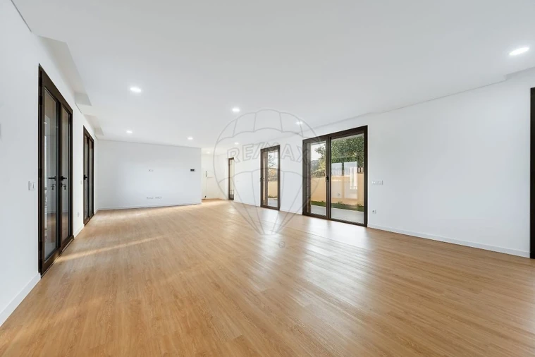 Moradia T3 para Venda em Idães Foto 13