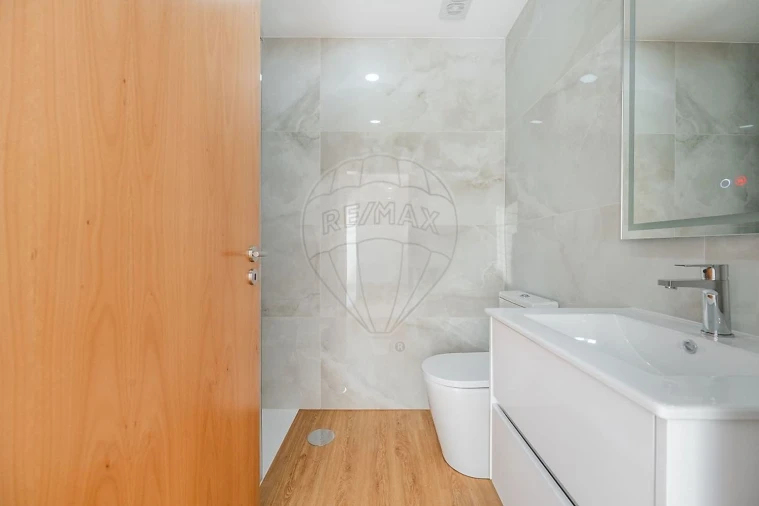 Moradia T3 para Venda em Idães Foto 22