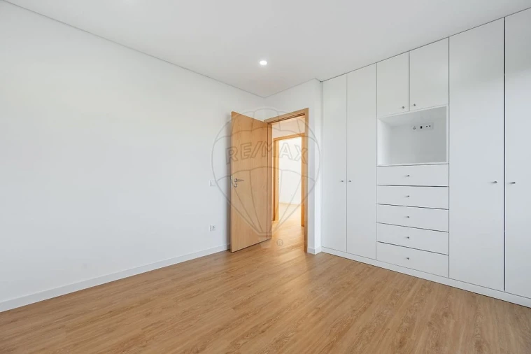 Moradia T3 para Venda em Idães Foto 24