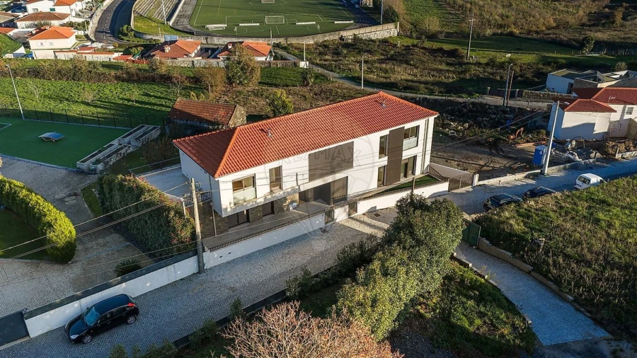 Moradia T3 para Venda em Idães Foto 4