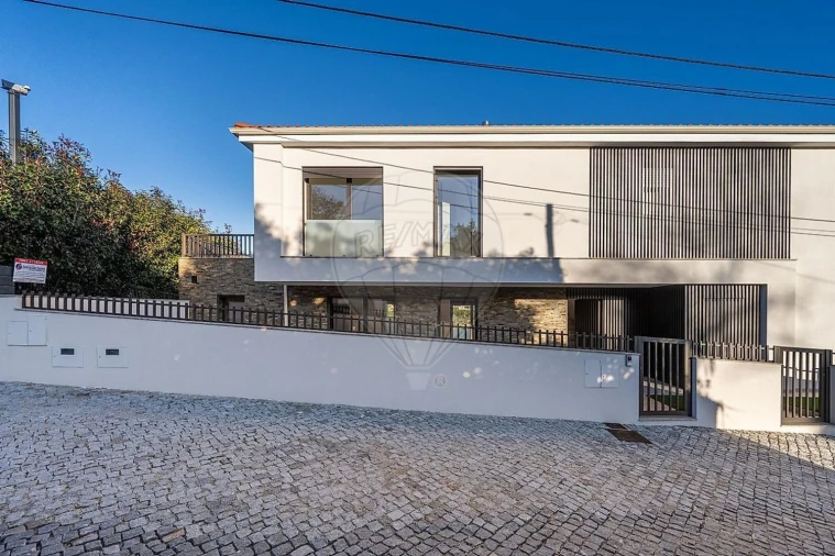 Moradia T3 para Venda em Idães Foto 9