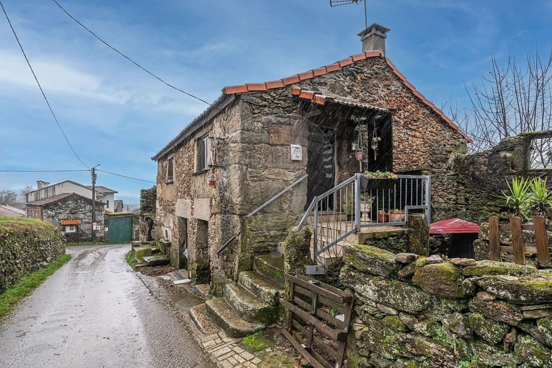 Moradia T2 para Venda em Morgade Foto 24