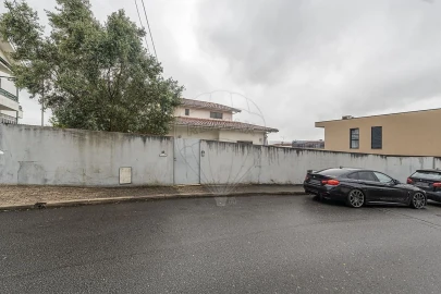 Moradia T4 para Venda em Lomar e Arcos