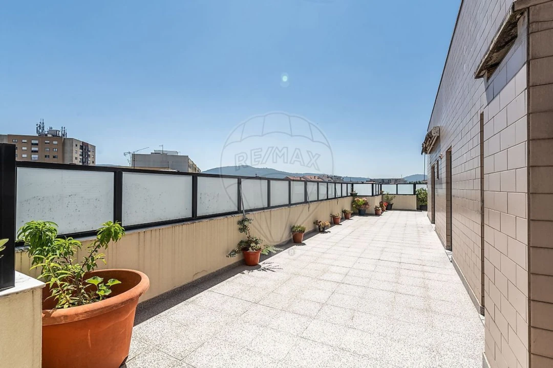 Apartamento T3 para Venda em Ferreiros e Gondizalves Foto 2