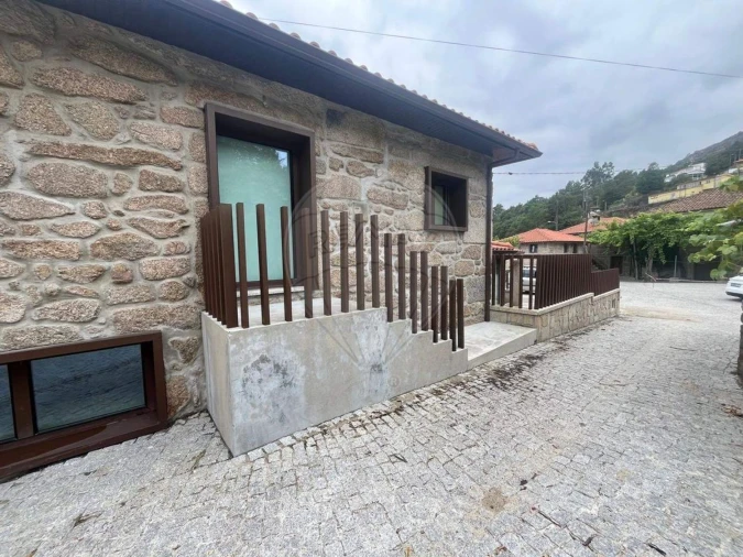 Moradia T3 para Venda em Campo do Geres Foto 3