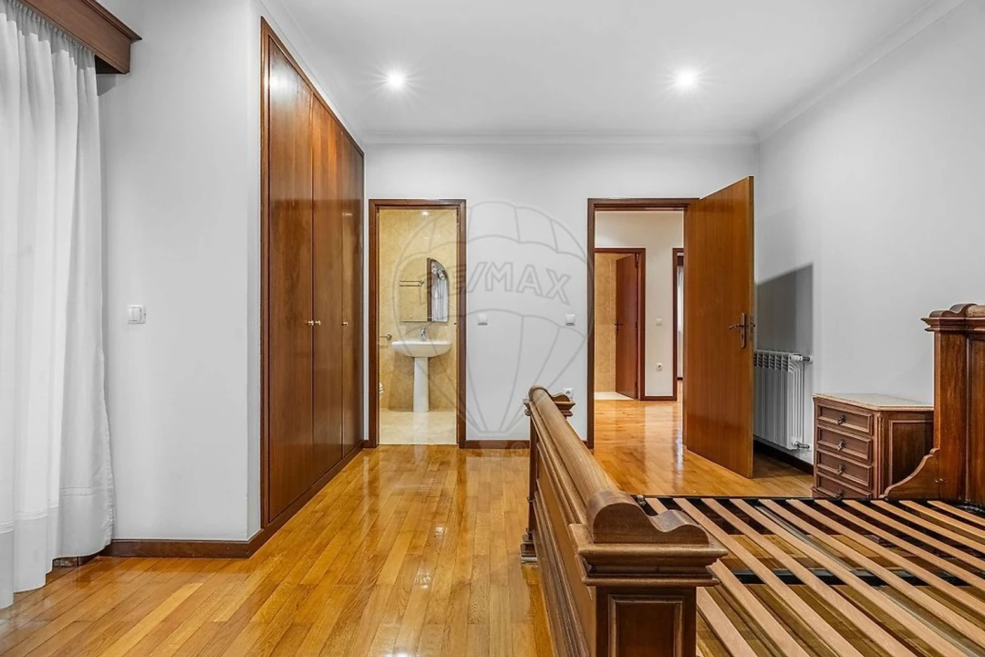 Moradia T4 para Venda em Azurem Foto 18