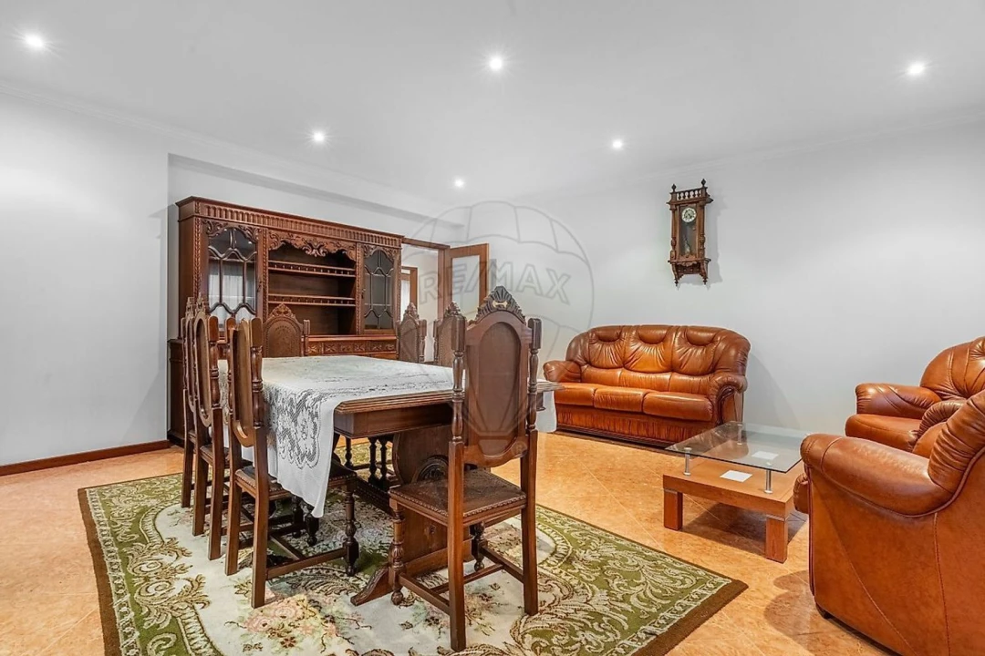 Moradia T4 para Venda em Azurem Foto 3