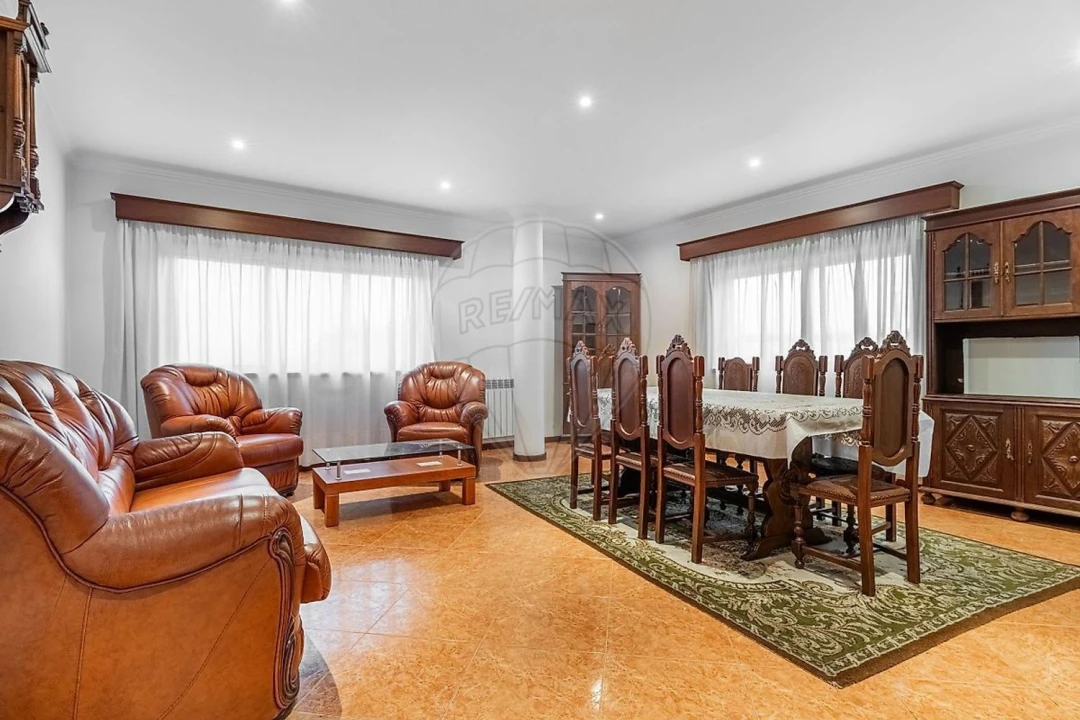 Moradia T4 para Venda em Azurem Foto 4