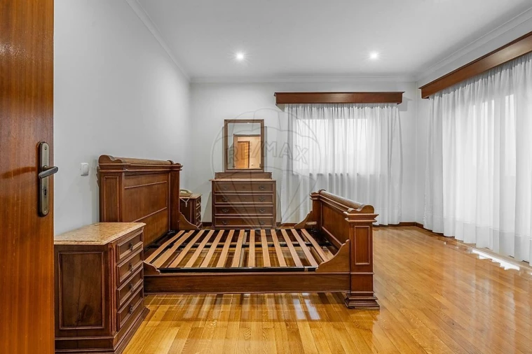 Moradia T4 para Venda em Azurem Foto 17