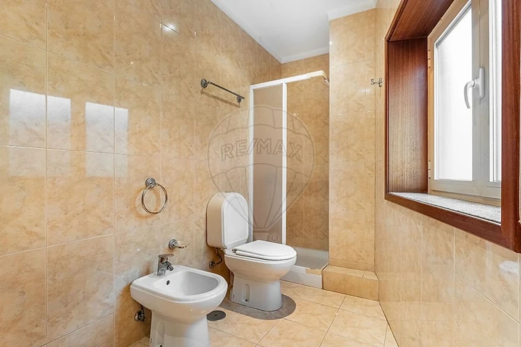 Moradia T4 para Venda em Azurem Foto 2