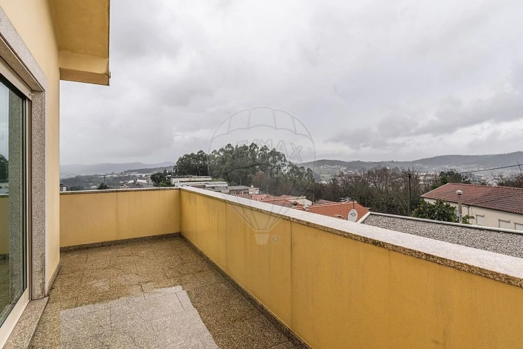 Moradia T4 para Venda em Azurem Foto 21