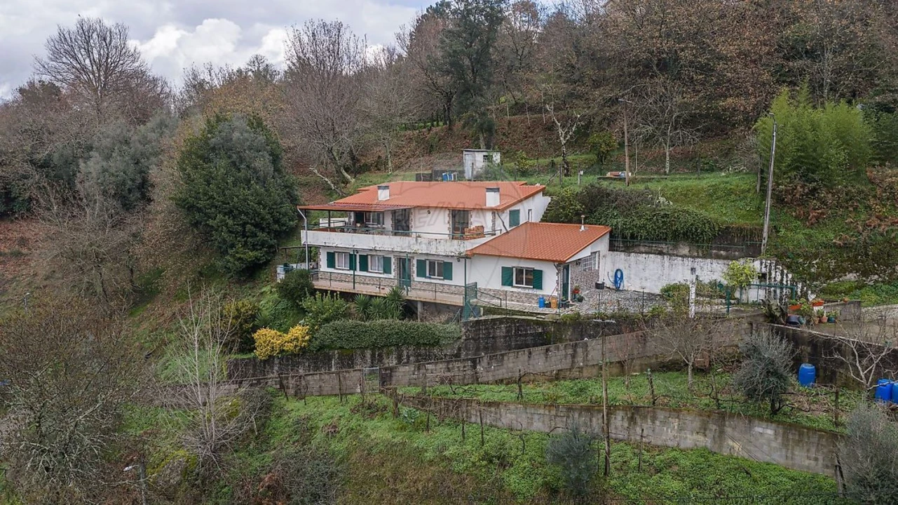 Moradia T4 para Venda em Moimenta Foto 8