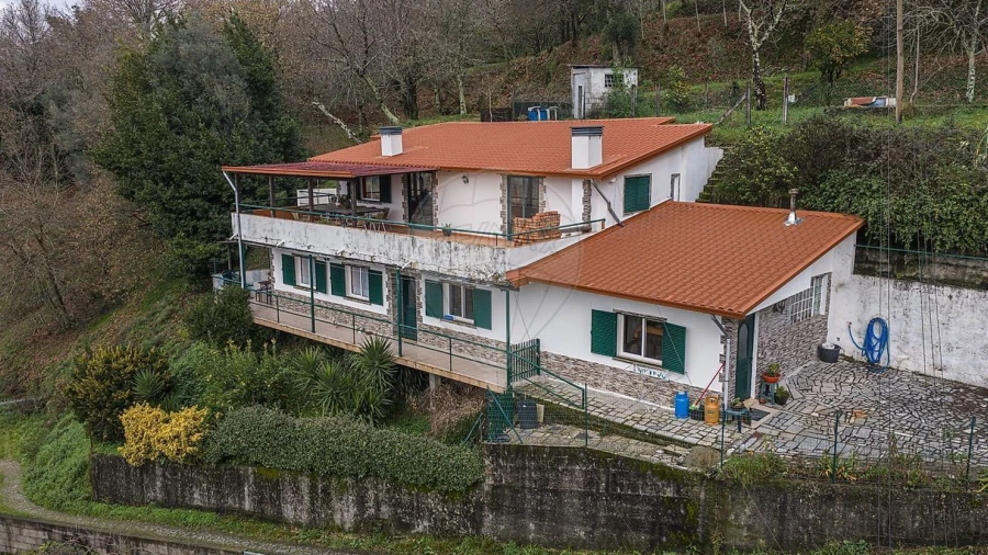 Moradia T4 para Venda em Moimenta