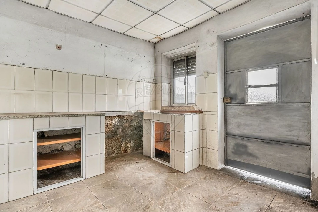 Moradia T6 para Venda em Serzedelo Foto 3