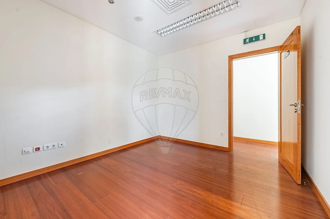 Moradia T5 para Venda em Galegos Foto 16