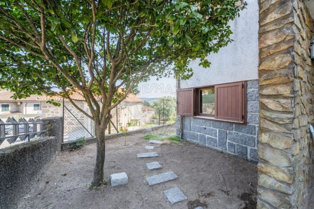 Moradia T3 para Venda em Caires Foto 23