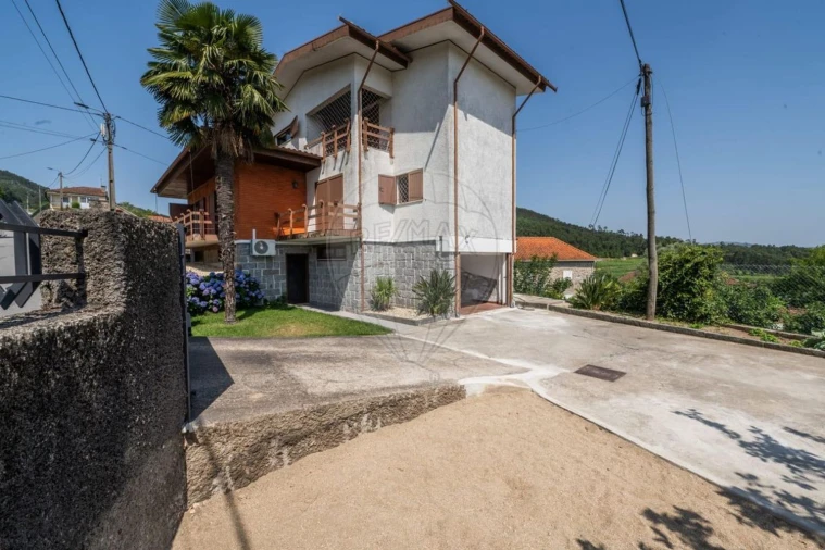 Moradia T3 para Venda em Caires Foto 24