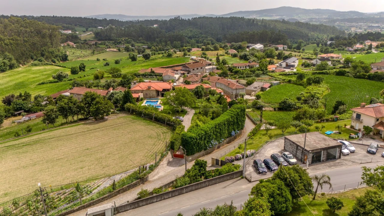 Moradia T9 para Venda em Alheira e Igreja Nova Foto 3