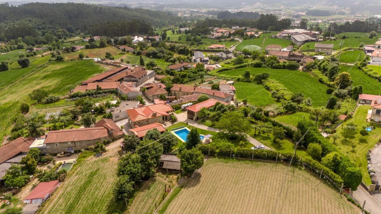 Moradia T9 para Venda em Alheira e Igreja Nova Foto 4