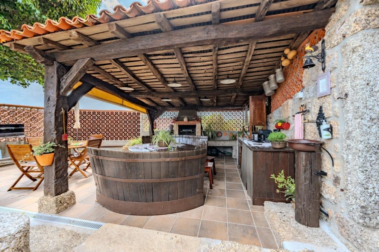 Moradia T9 para Venda em Alheira e Igreja Nova Foto 47