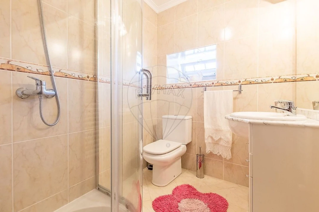 Moradia T4 para Venda em Covelo do Geres Foto 10