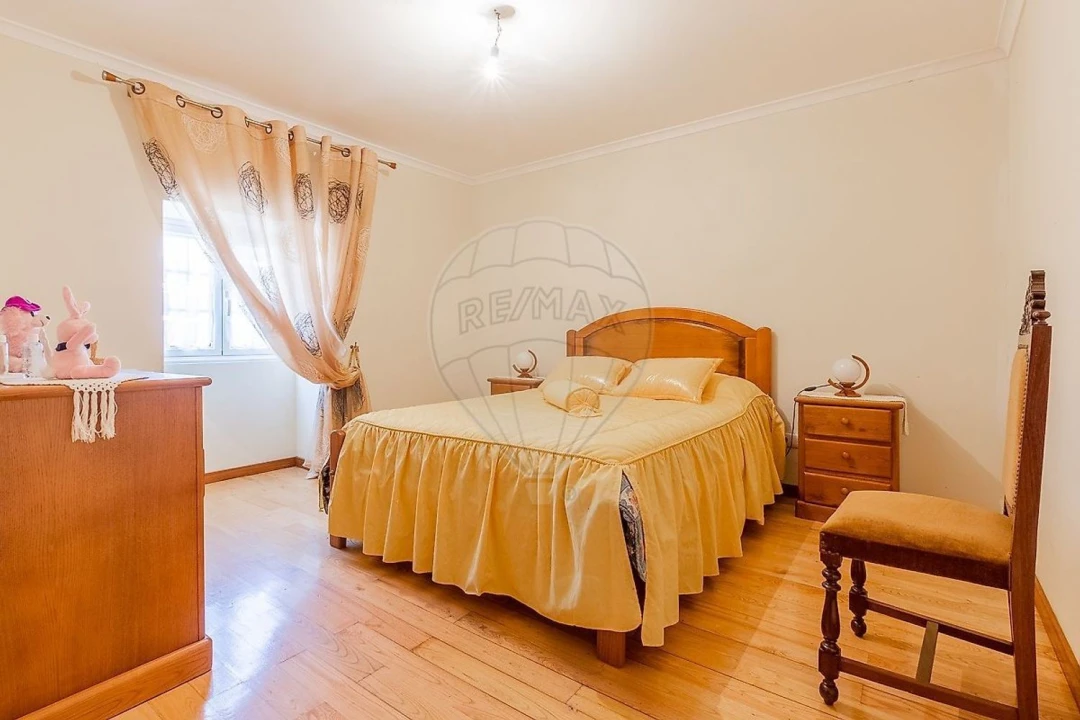 Moradia T4 para Venda em Covelo do Geres Foto 9