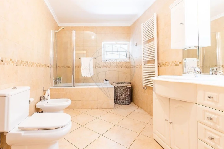 Moradia T4 para Venda em Covelo do Geres Foto 13