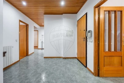 Apartamento T3 para Venda em Ferreiros e Gondizalves