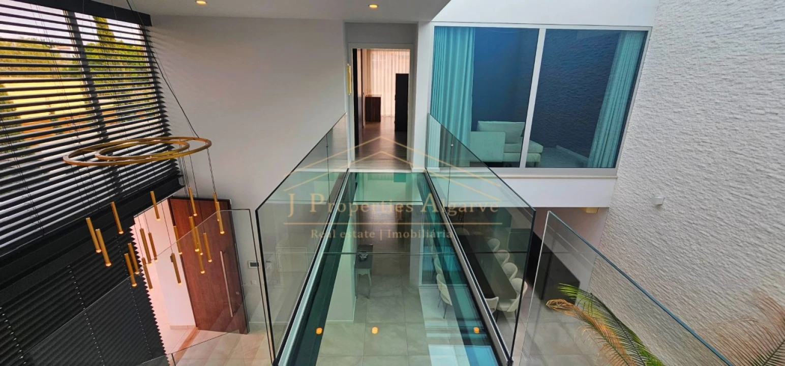 Moradia T5 para Venda em Montenegro Foto 8