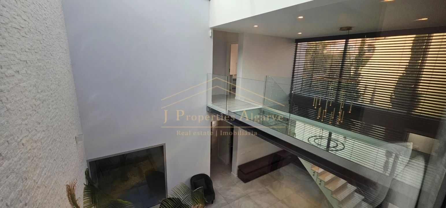 Moradia T5 para Venda em Montenegro Foto 6