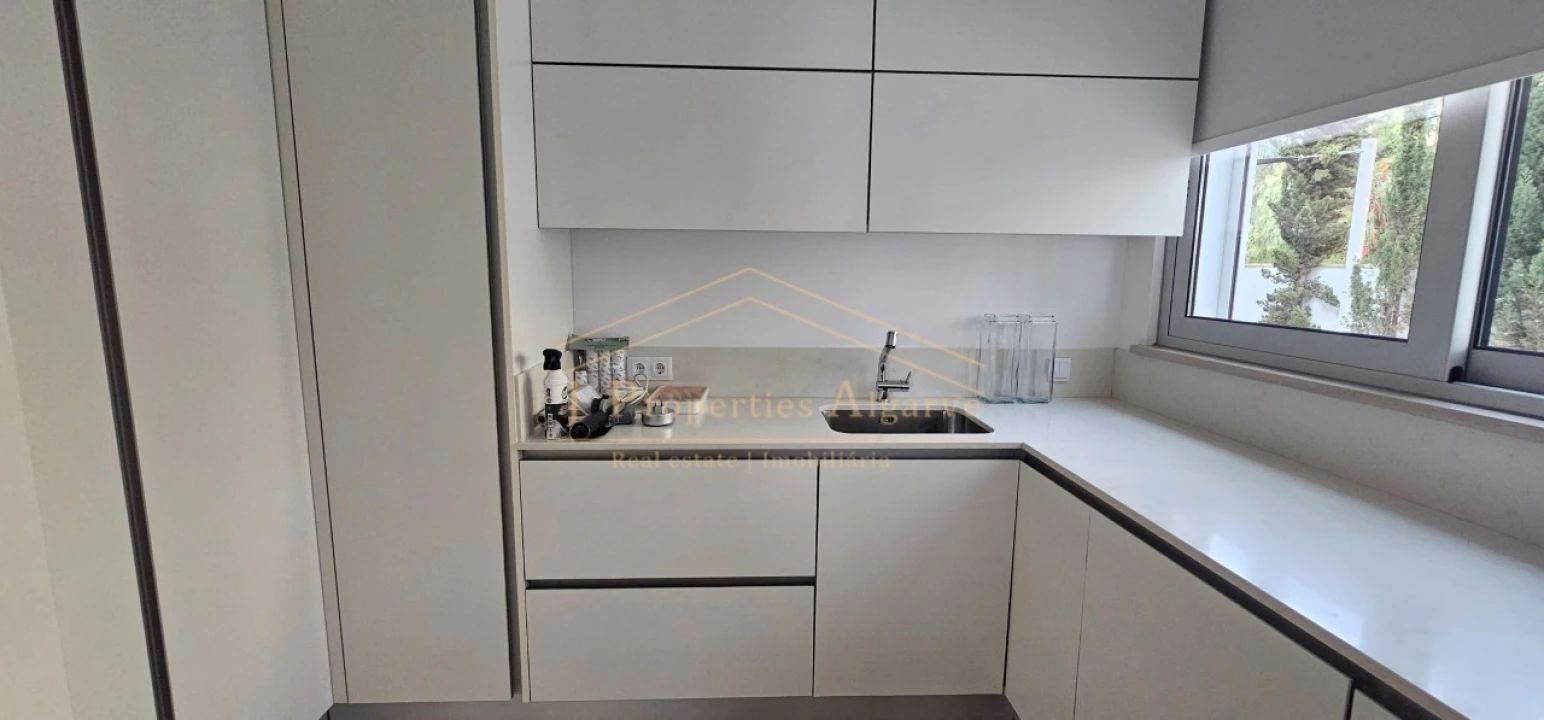 Moradia T5 para Venda em Montenegro Foto 9